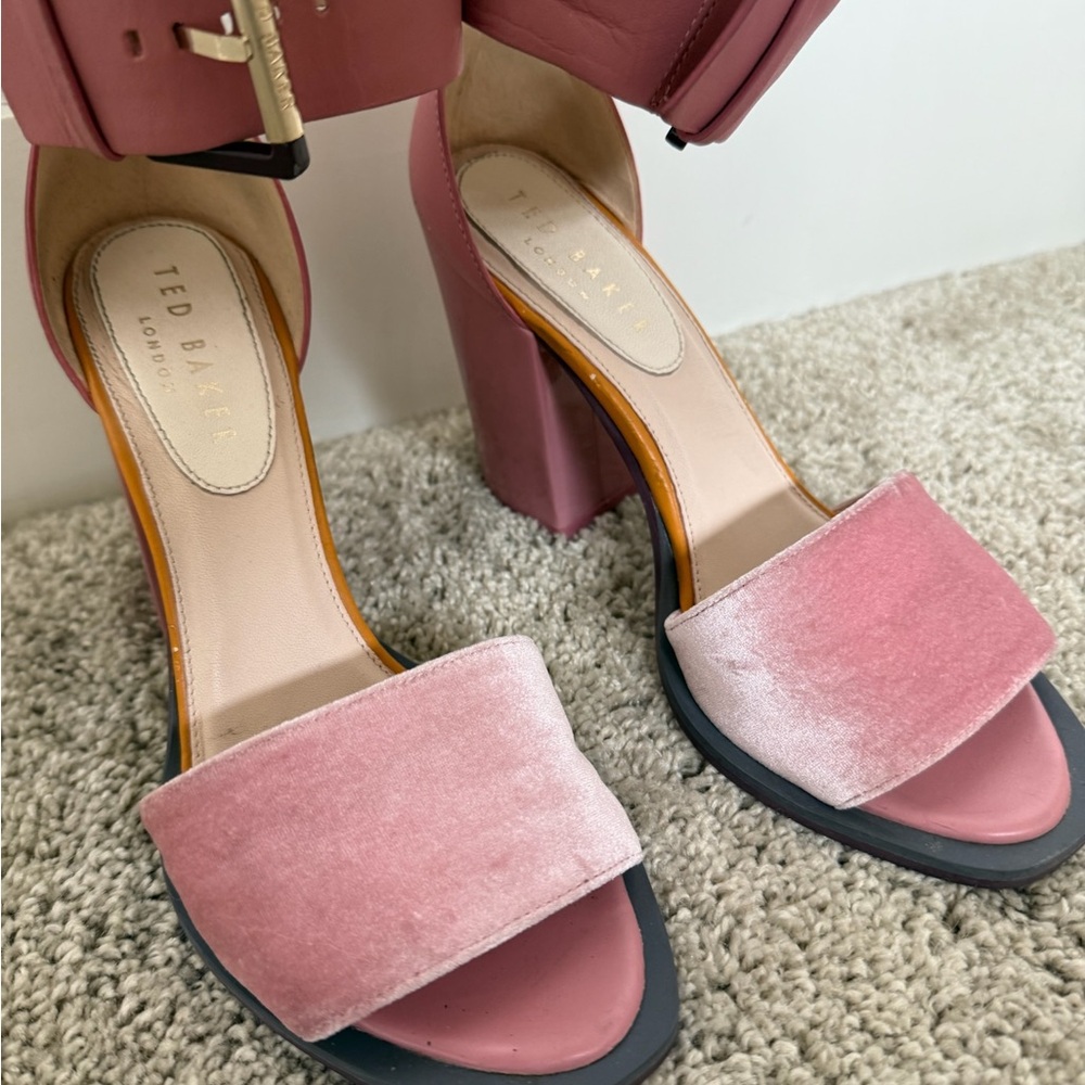 Ted Baker Dusty Pink Velvet Block Heel Sandals Sz 8 / 38.5